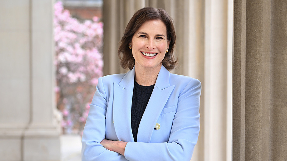 Claire Shipman headshot